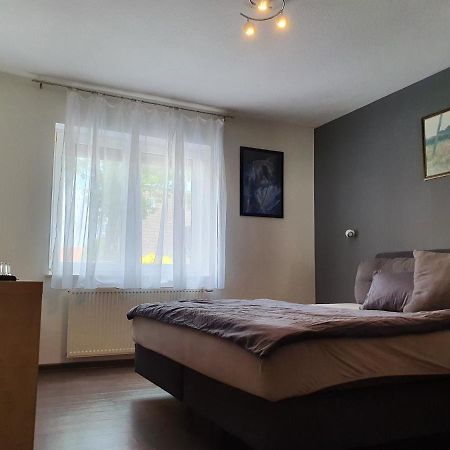 Schlafzimmer, Ruhige Lage In Meppen --- Check-In Mit Schluesselkasten Luaran gambar